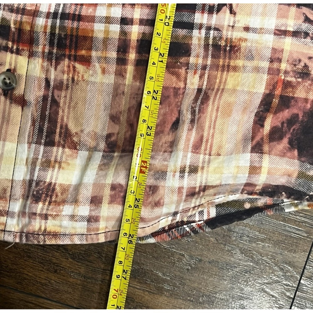 Men's Plaid Flannel With Full Moon & Forest Design, Men's‎ Size Medium - Picture 6 of 9